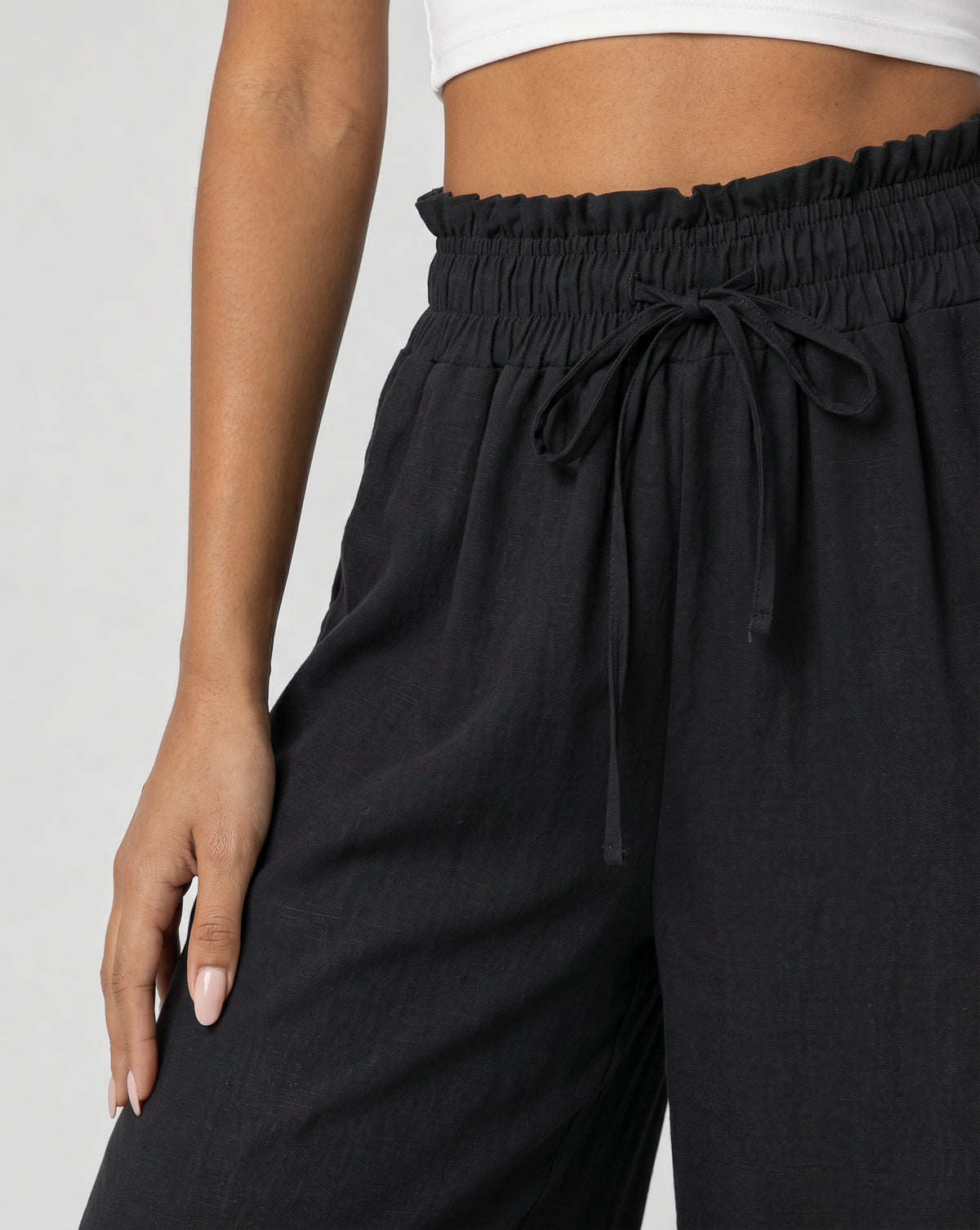 Zwarte Wide Leg Broek met Smock Taille en Strikkoord