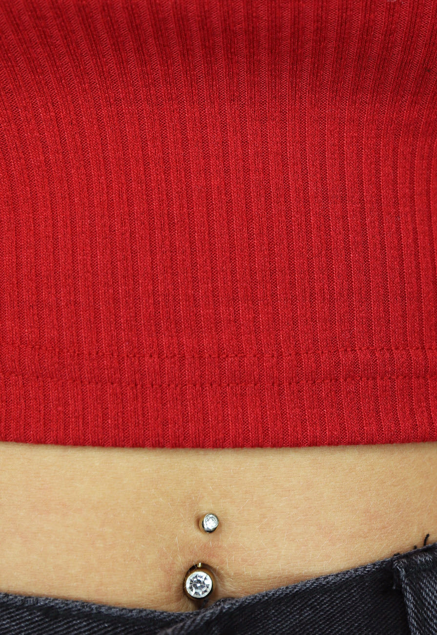 Rode Ribstof Top met Off Shoulder Detail