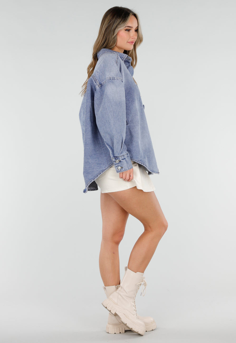 Blauwe Denim Blouse met Oversized Knopen en Lange Mouwen