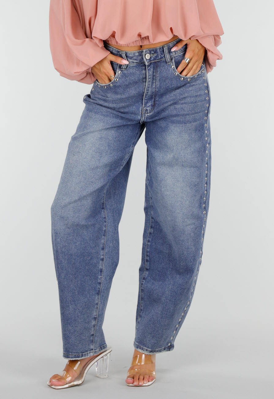 Blauwe Barrel Jeans met Stud Details Langs de Broekspijpen