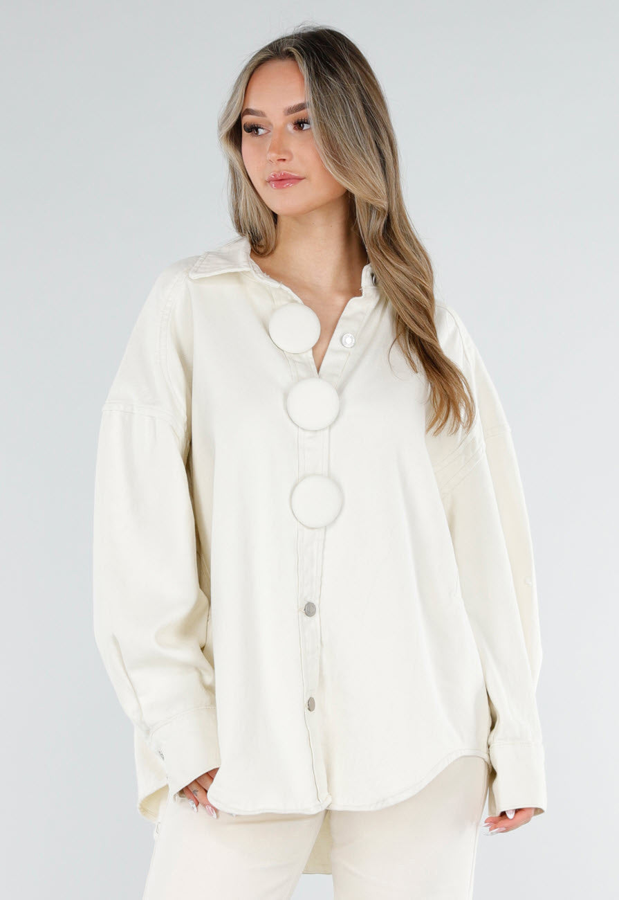 Crème Denim Blouse met Oversized Knopen en Lange Mouwen