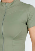 Khaki Sportset met Cargo Zakken, Ritsjack en High-Waisted Legging