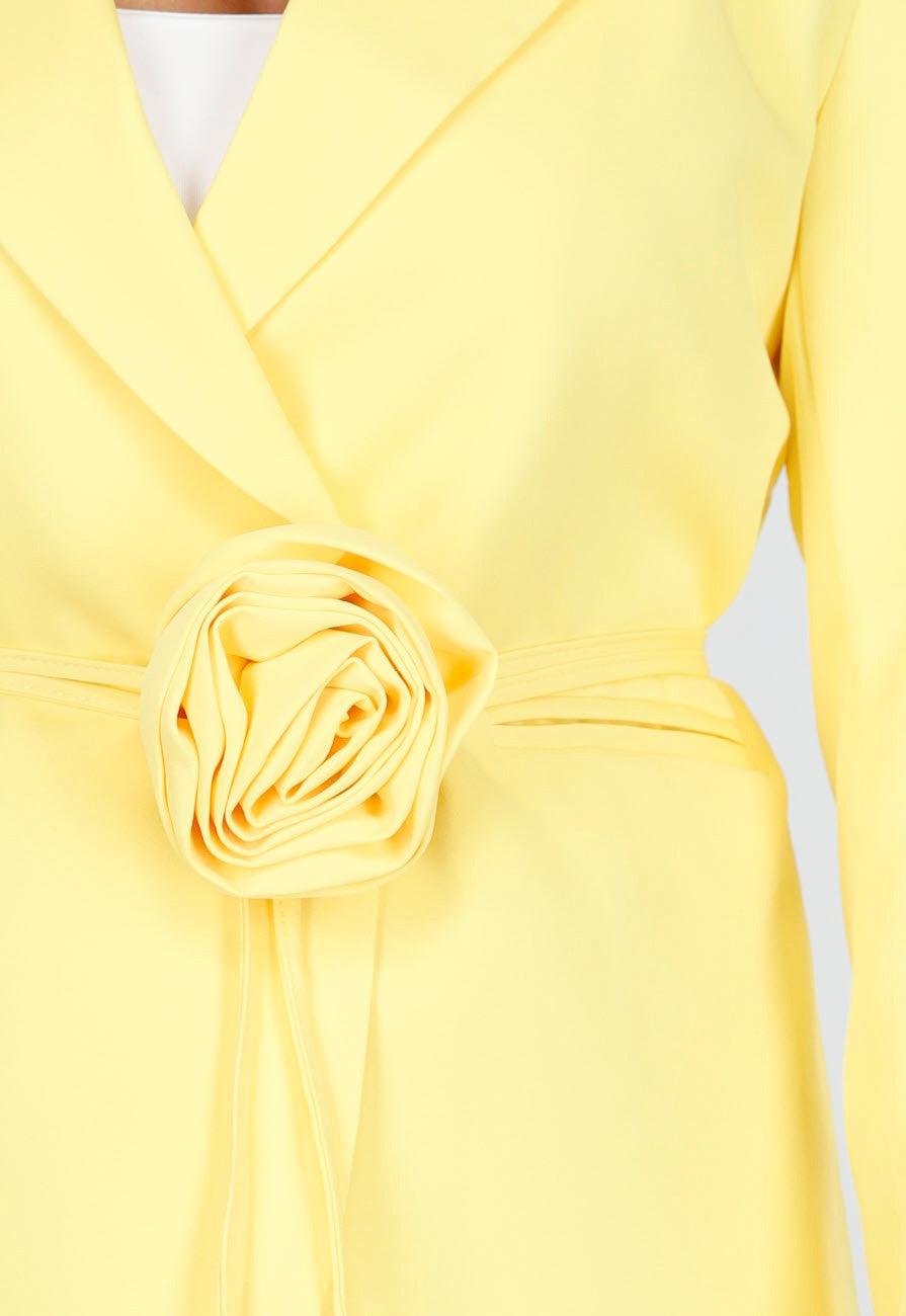 Gele Blazer met Ceintuur en Bloemdetail in Taille