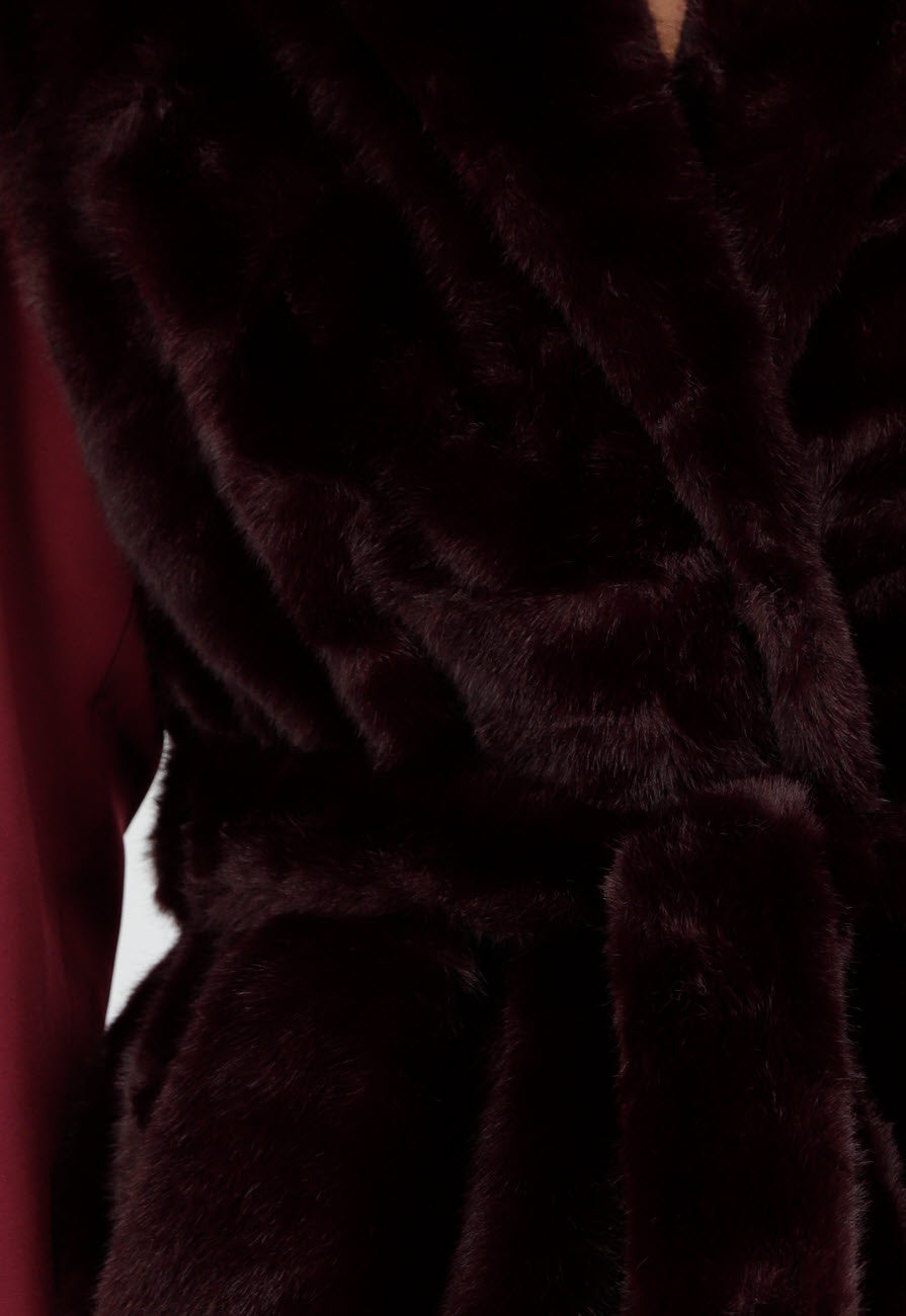 Bordeauxrode Faux Fur Bodywarmer met Ceintuur