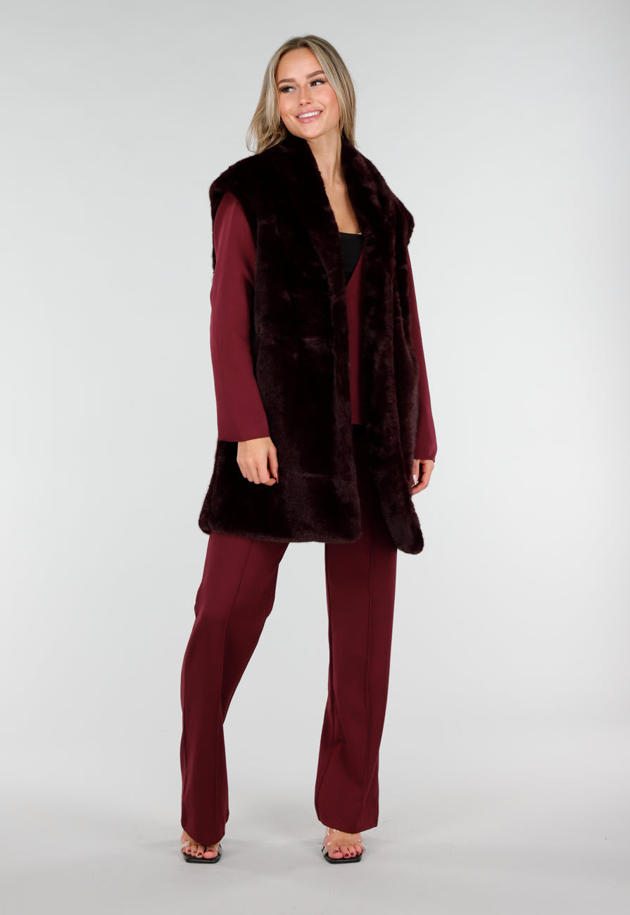 Bordeauxrode Faux Fur Bodywarmer met Ceintuur