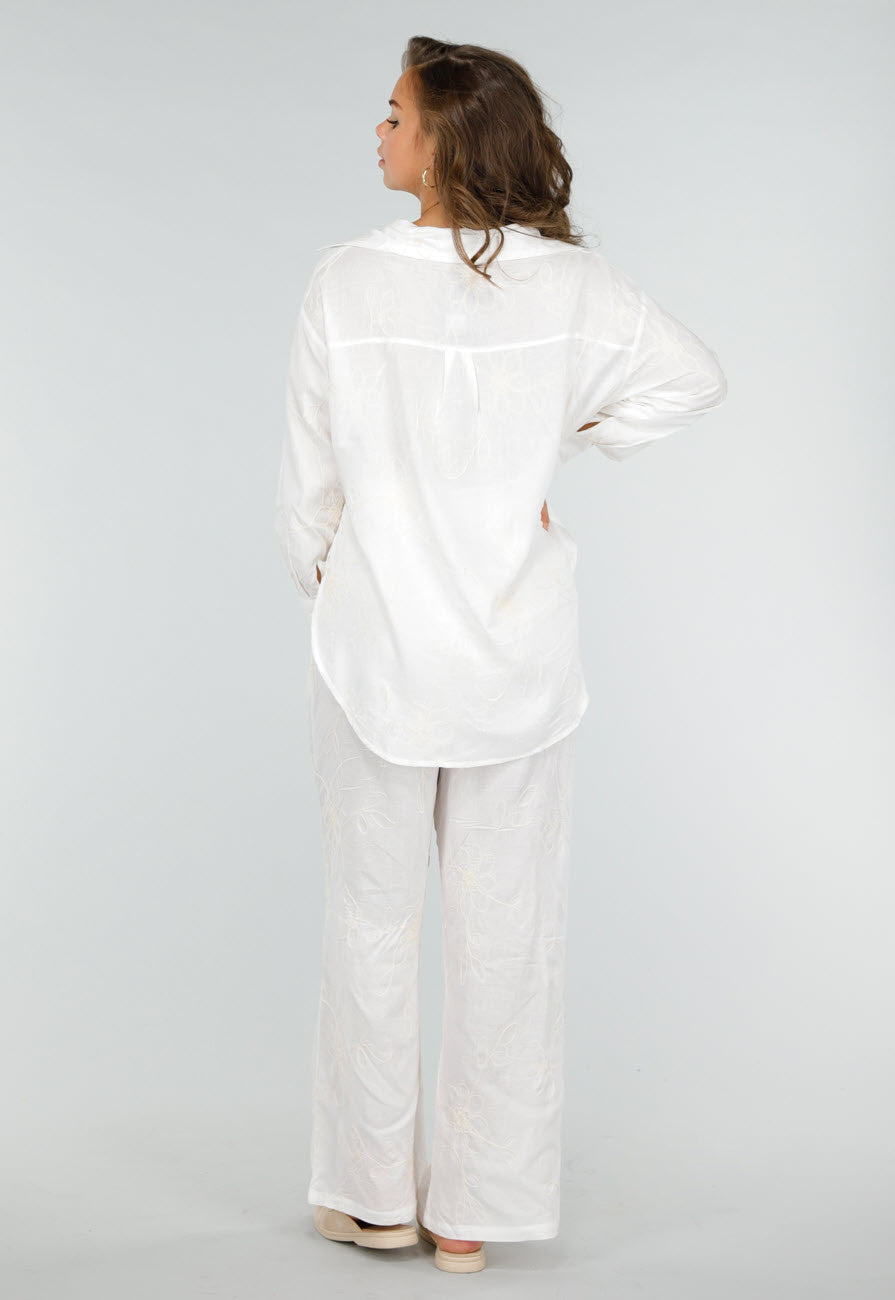 Wit Tweedelig Setje met Geborduurde Blouse en Broek