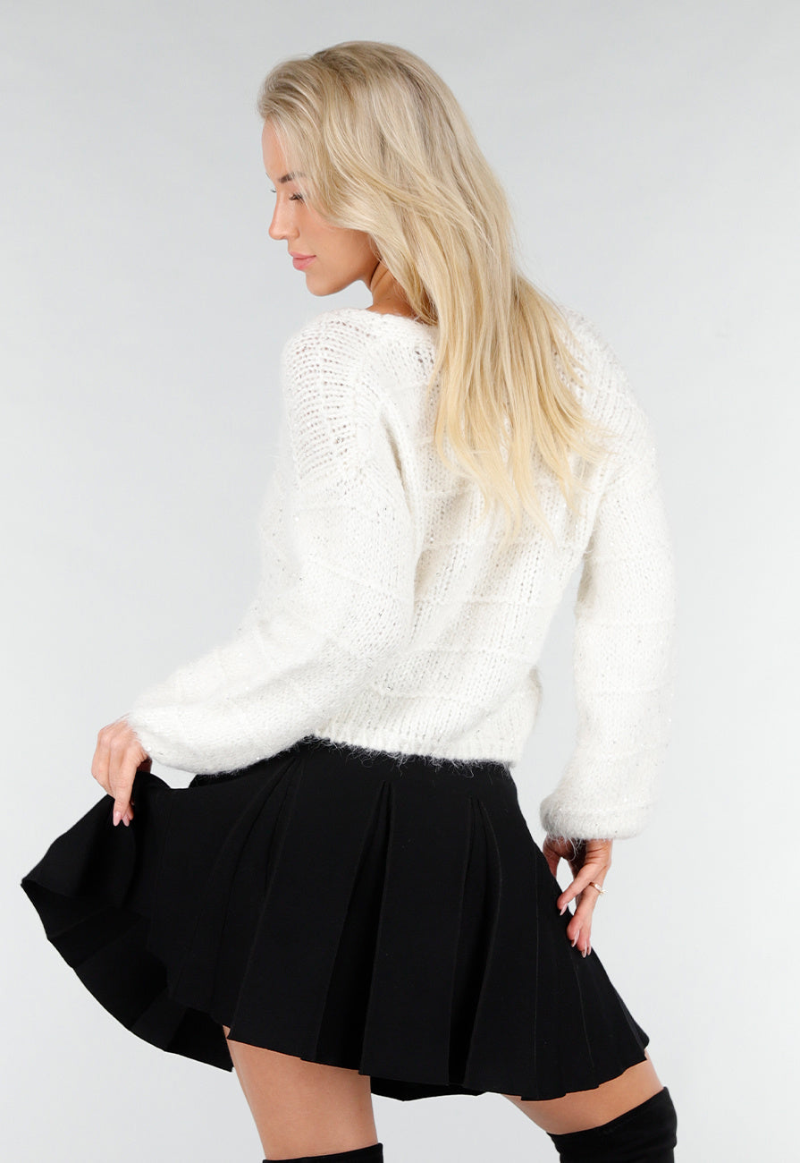 Wit Gebreid Vest met Strikknopen en Subtiele Glansdetails