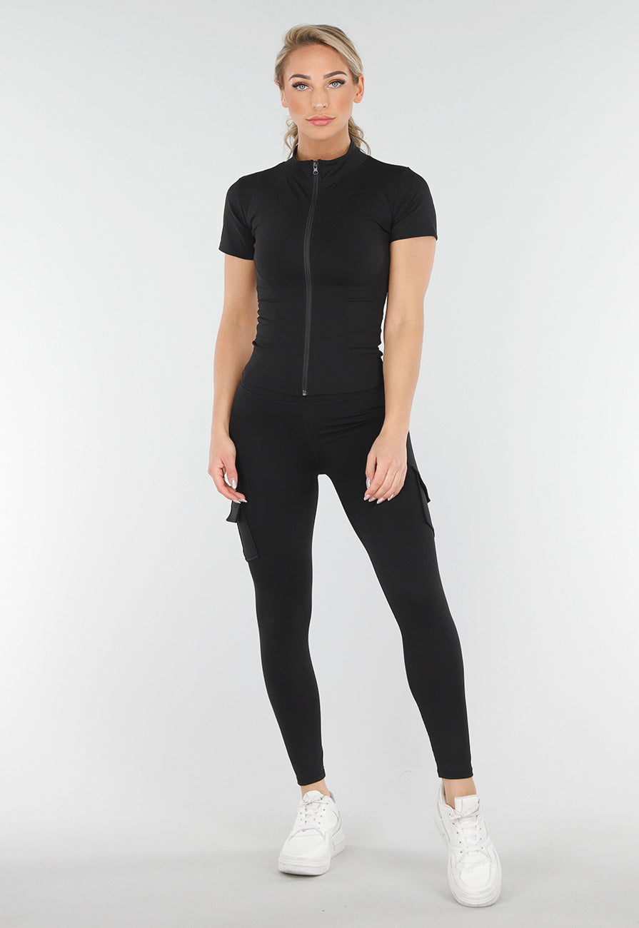 Zwarte Sportset met Cargozakken en Scrunch